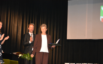 Varga Sándorné lett Tamási Város Érdemes Közalkalmazottja