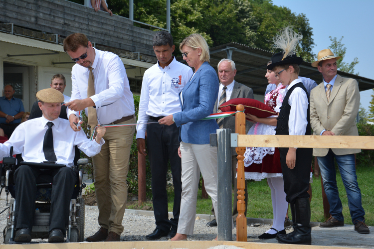 Felavatták a négy évszakos lovas pályát