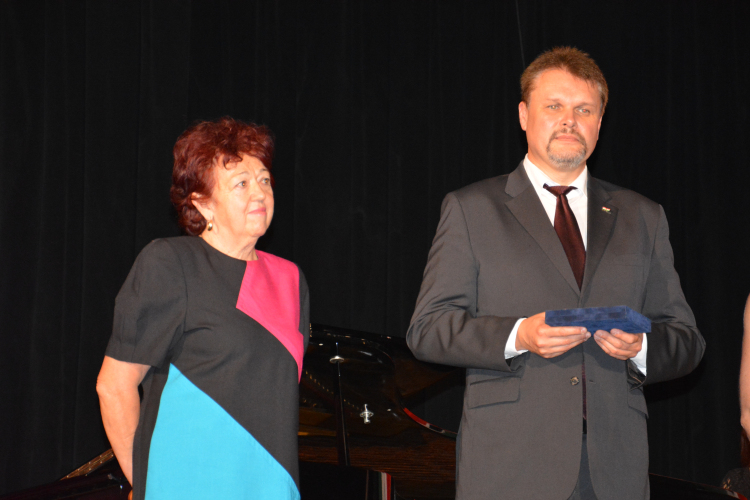 A Dr. Várady János-díjat dr. Stomfay Zoltánné kapta