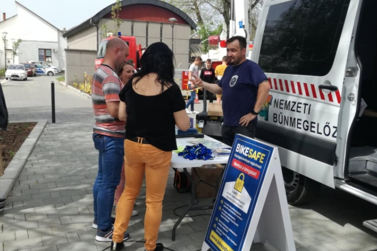  Finom kávé mellett kaphatnak bűnmegelőzési tanácsokat ma Tamásiban