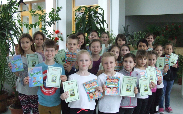 Rajzpályázat is kapcsolódott a szavalóversenyhez 