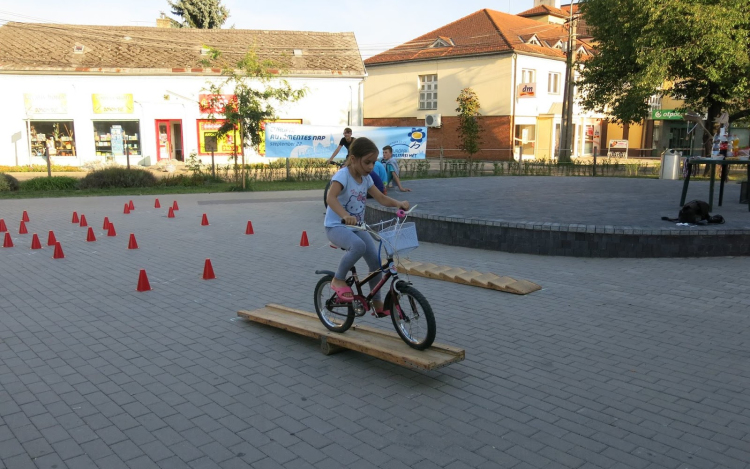 Kerékpáros ügyességi versennyel indul a Mobilitási Hét Tamásiban