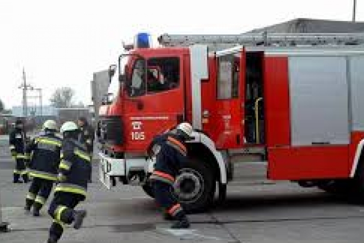 Tűzesethez és műszaki mentéshez is vonultak a tamási tűzoltók