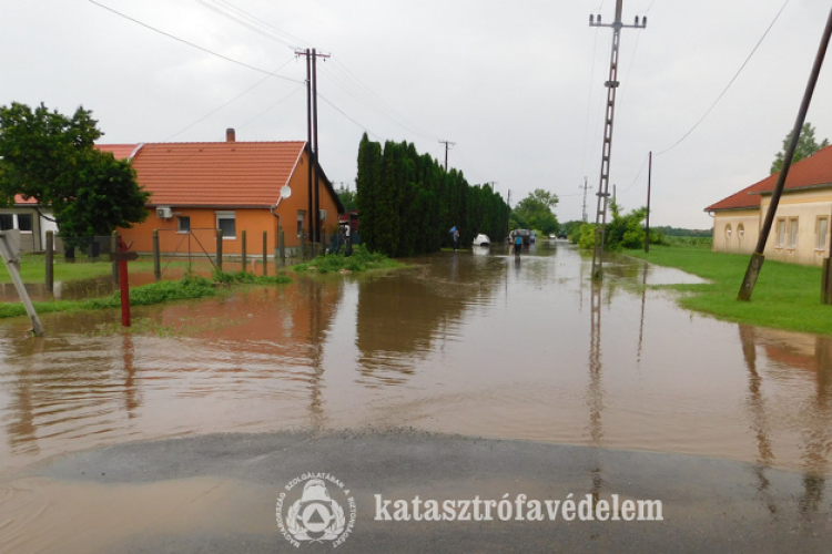 Harmincnyolc esethez riasztották szerdán megyénk lánglovagjait