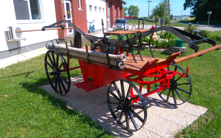 Újra a régi fényében pompázik a tűzszekér 