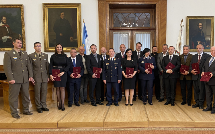 Átadták a Tolna Megye Védelméért Emlékérmeket 