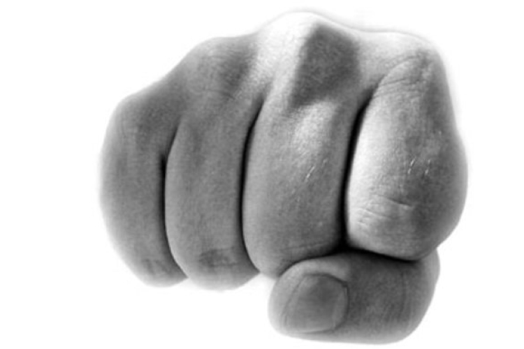 Utcai verekedés Nagyszokolyon