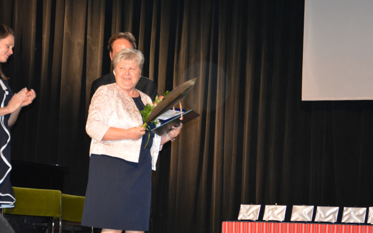 Tamási Város Érdemes Pedagógusa lett Henkei Sándorné