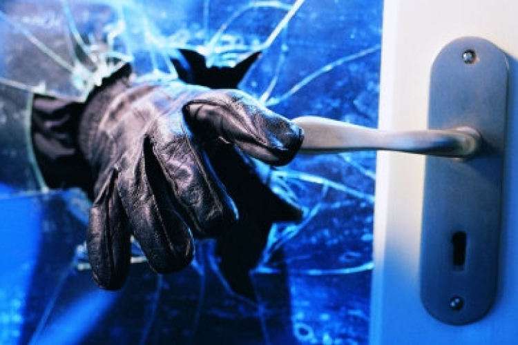 Betörtek és loptak a fiúk Kalaznón