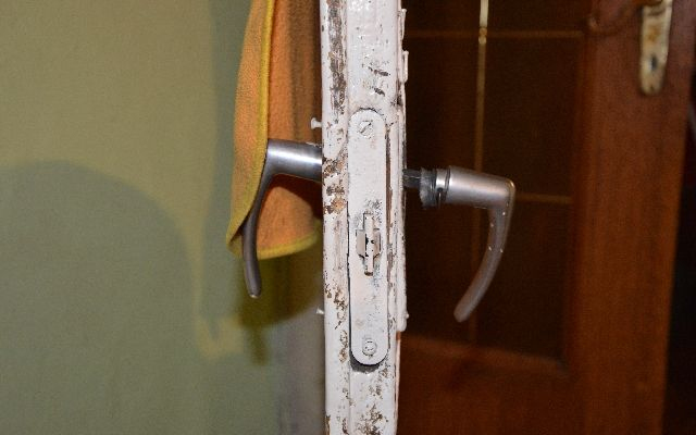 Mobiltelefont és annak tartozékait lopták el