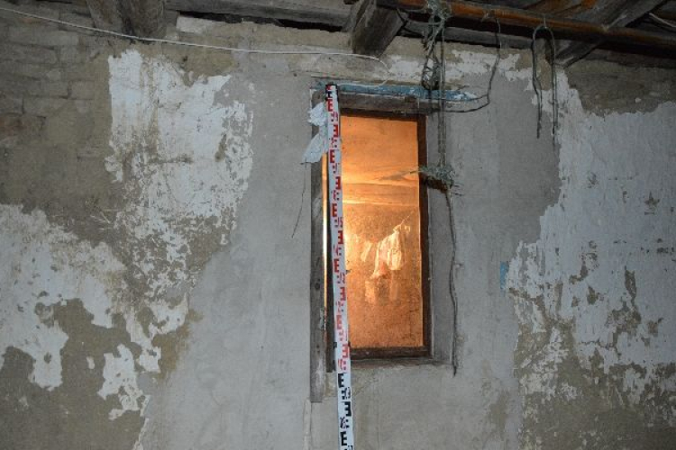 Ablakon másztak be a házba