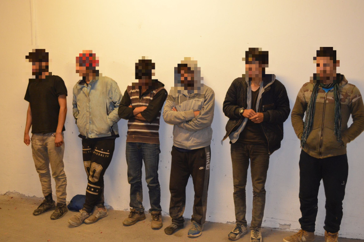 Elfogtak egy embercsempészt Tolna megyében