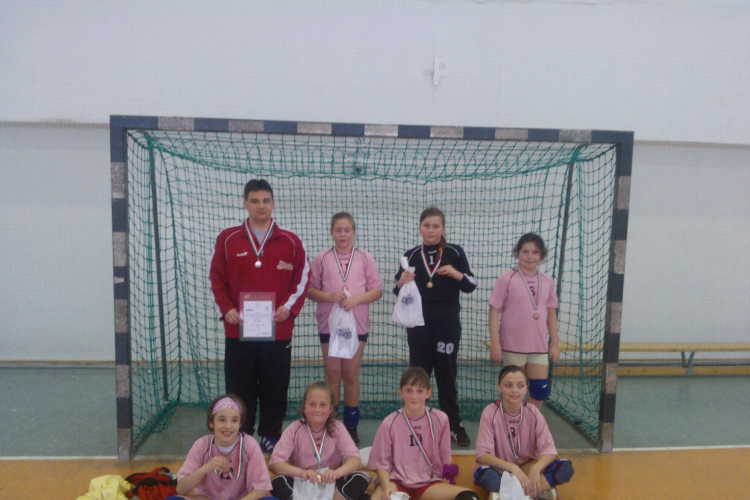 Országos elődöntőben a kézis lányok