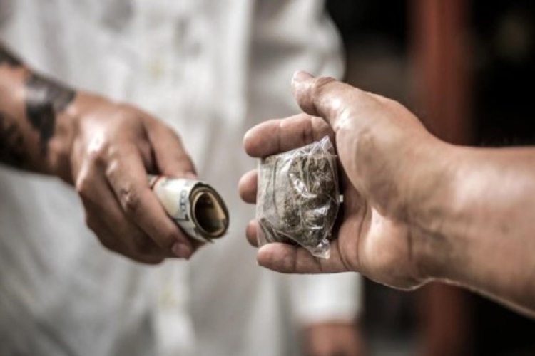 Nyelvi „kódokat” alakítottak ki, úgy egyeztettek a drogról 