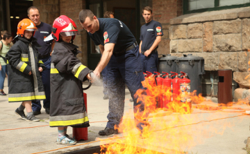 Ismét megnyílnak a szertárkapuk