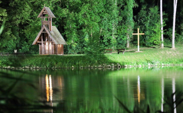 Harangszenteléssel kötötték össze öt hektár erdő telepítésének megkezdését Tamásiban