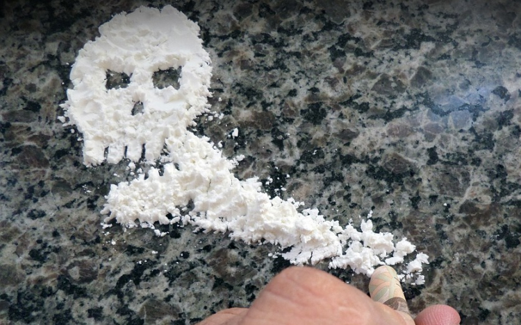 Kokaint árusító bűnbanda tagjai ellen emeltek vádat