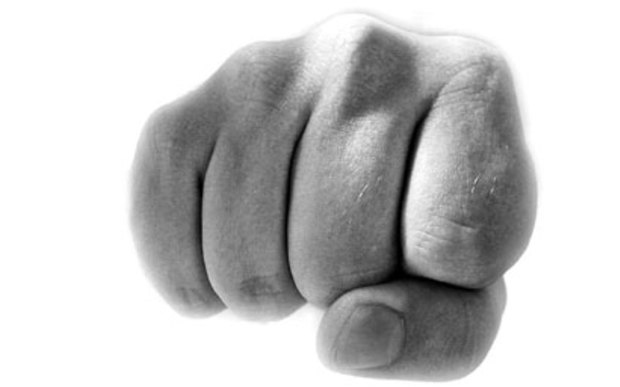 Utcai verekedés Nagyszokolyon