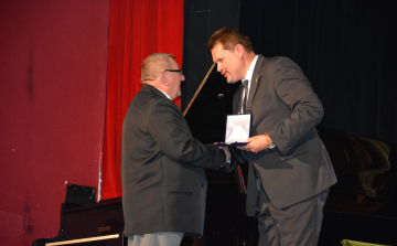 Virág László lett Tamási Város Érdemes Közalkalmazottja