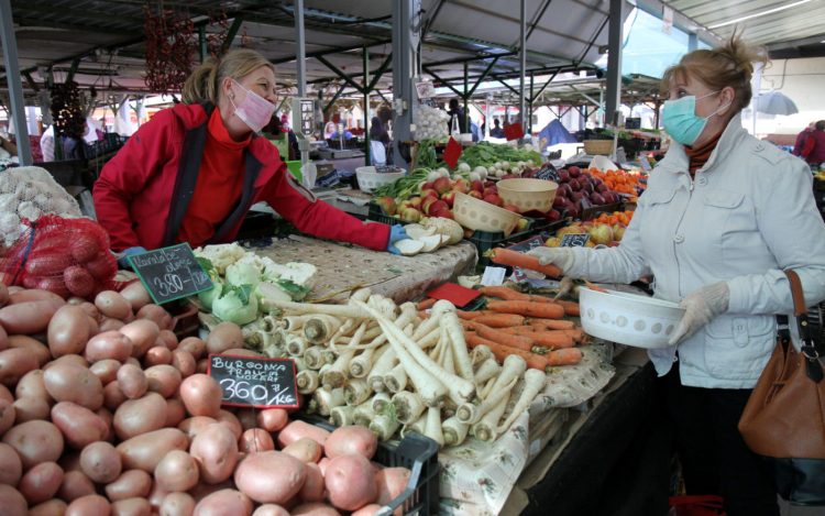 Holnaptól bővül az árusok köre a piacon