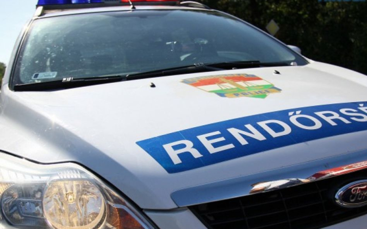 Lökdöste, és ököllel ütötte ismerősét