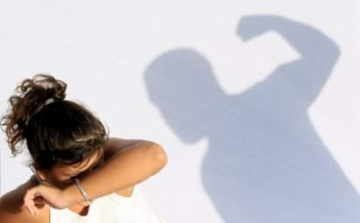 Bántalmazta a feleségét