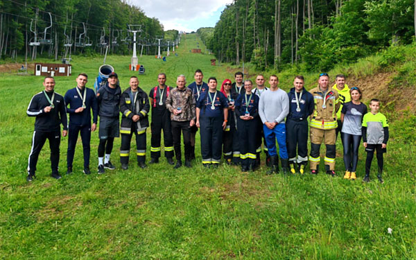Sikeresen szerepeltek a Tolna vármegyei tűzoltók a Vertikál Eplény versenyen