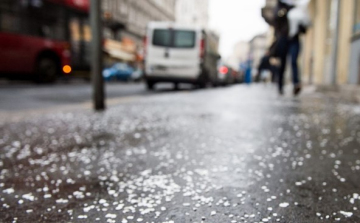 Nincs még vége az ónos eső okozta veszélynek 