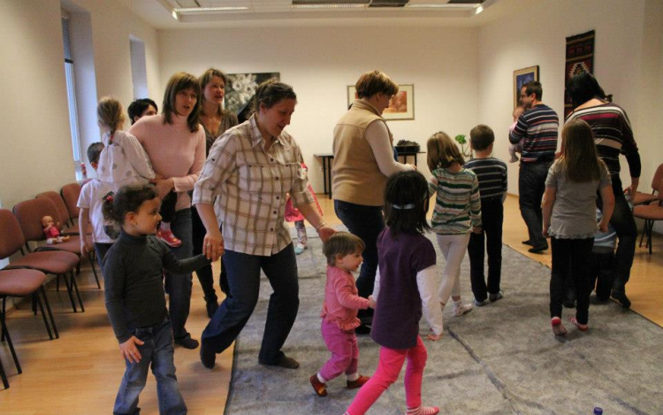 Kölyökkoncert a Waldorf ovisainak