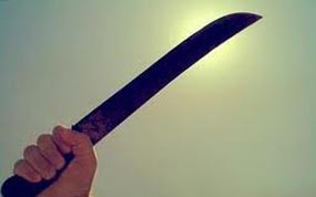 Bozótvágóval támadt a két nőre Ozorán