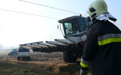 Kigyulladt kombájnhoz vonultak a tamási tűzoltók