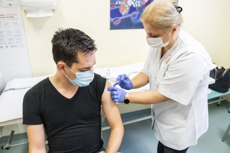 Védettséget igazoló okmány bevezetéséről döntött a kormány