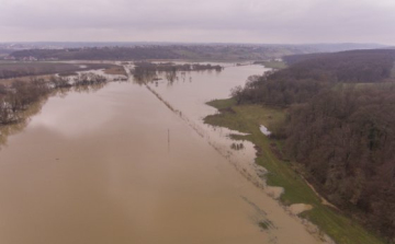 Árhullám: kritikus a helyzet a Kaposon és a Balatonnál