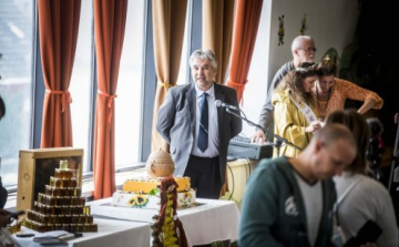 Csaknem kétszázezer gyermek kóstolt mézet a Mézes reggeli programban