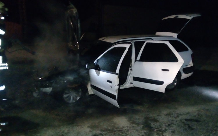 Személygépkocsi tűzhöz riasztották a tamási tűzoltókat