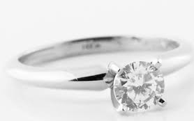 Másik brillkövet kapott vissza