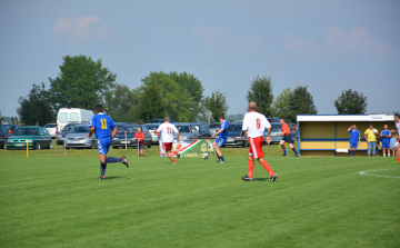 Öregfiúk meccseivel vették birtokba az új futballpályát