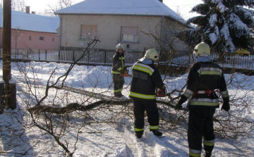 Ötvenhét vonulás a havazás miatt