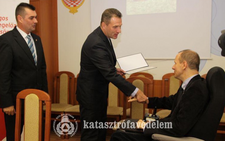 Hirt Ferenc a Tolna Megyei Tűzmegelőzési Bizottság tiszteletbeli elnöke