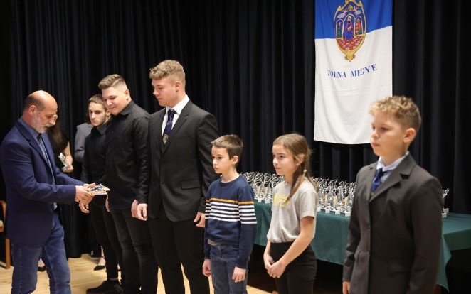 Két év szünet után idén ismét díjazták a megye legjobb diákolimpikonjait