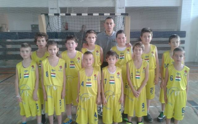 Szoros mérkőzéseken vannak túl a Dámocskák