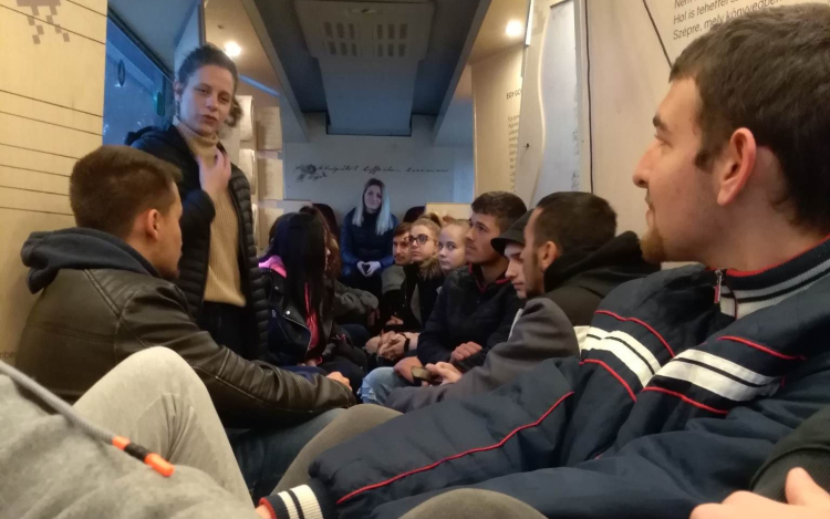 Nagy sikere volt a Petőfi-busznak