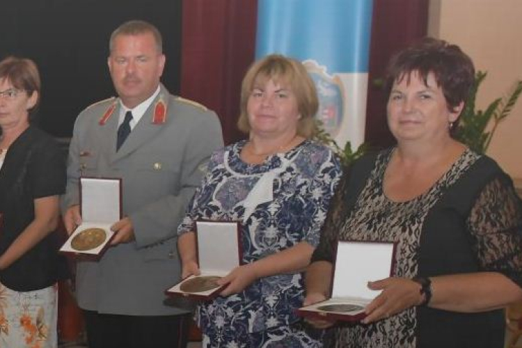 Tolna Megye Közszolgálatáért Elismerésben részesült Kissné Herczeg Anikó 