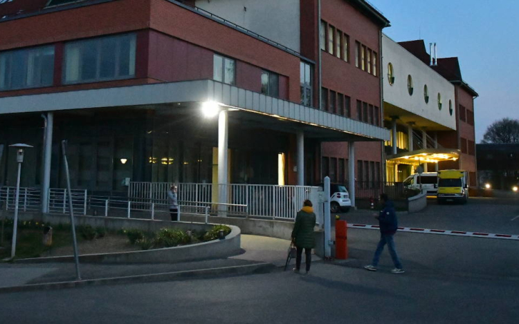 Keddtől változik a megyei kórházba való belépés rendje 