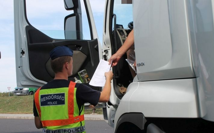 Autóbuszokat és nehéz-tehergépjárműveket ellenőriz a rendőrség a héten