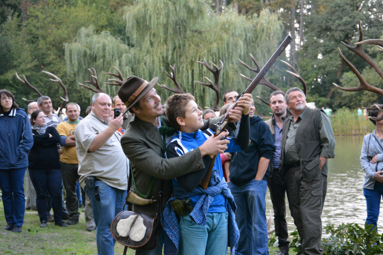 Lampionokkal az erdőben