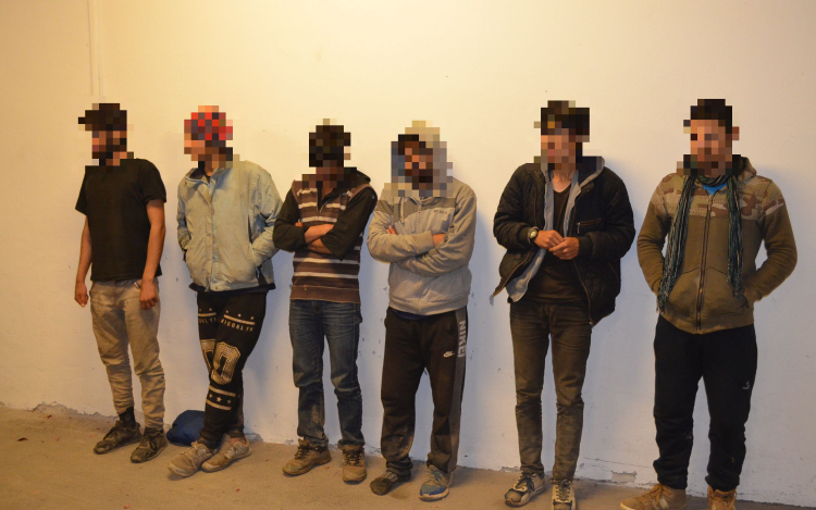 Elfogtak egy embercsempészt Tolna megyében