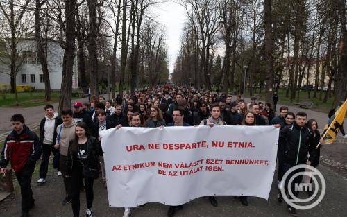 Több százan vonultak fel Kolozsváron egy magyar fiatal bántalmazása ellen tiltakozva