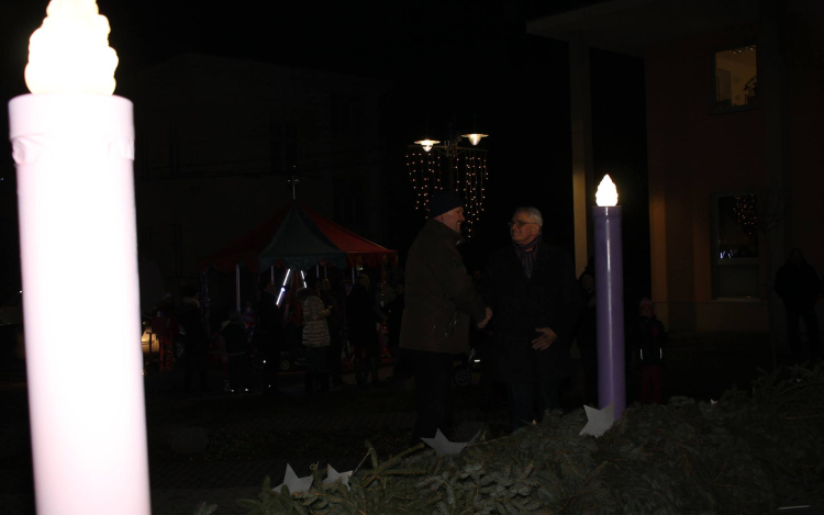 Felragyogott a negyedik gyertya fénye is