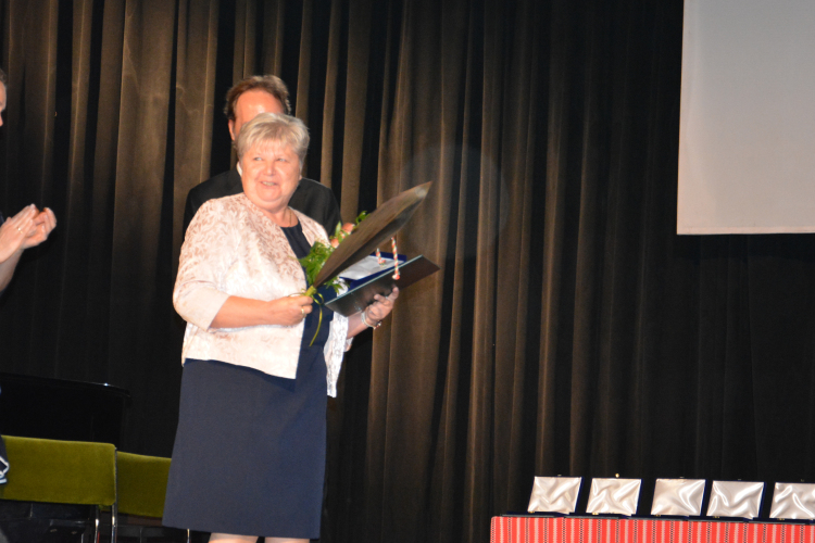 Tamási Város Érdemes Pedagógusa lett Henkei Sándorné